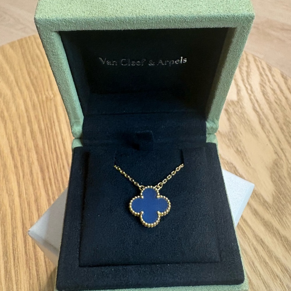Van Cleef & Arpels Blue Agate / Gold Clover Necklace